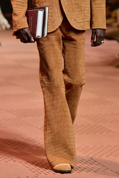 Look 24